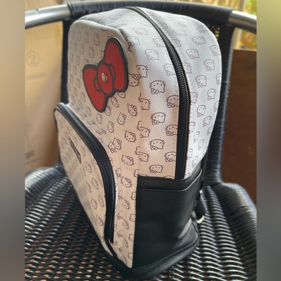 Hello Kitty small Backpack - Picture 4 of 8